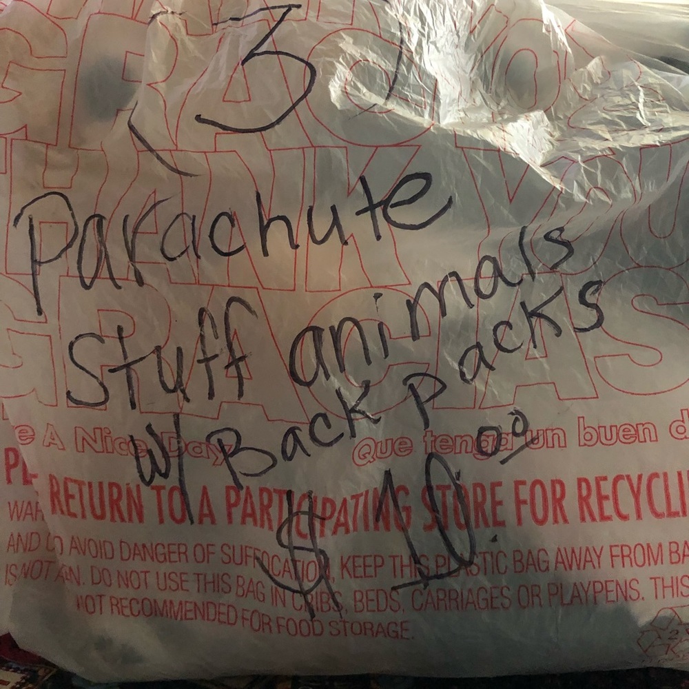 Parachute stuff animals with bag packs